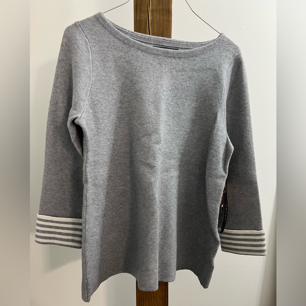Tahari‎ sweater